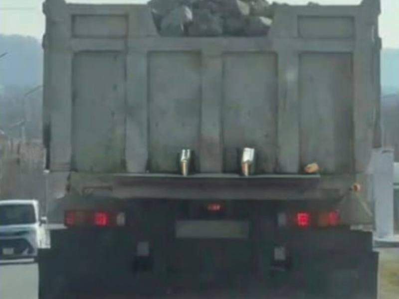 В Артёме лихач на грузовике поплатился за пыль в глаза