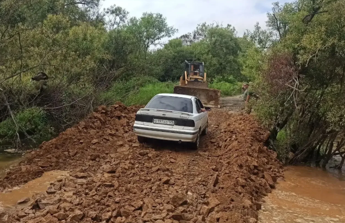 Людей и автомобили затопило на «Гавайях» в Лесозаводском округе