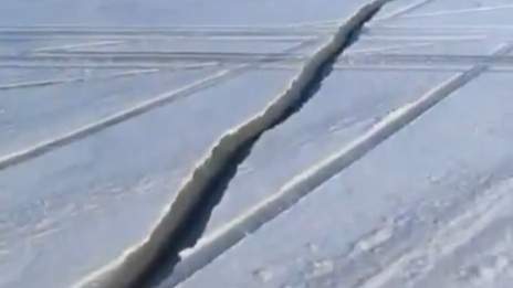 В районе Тавричанки ледовое поле началось разрушаться на глазах 