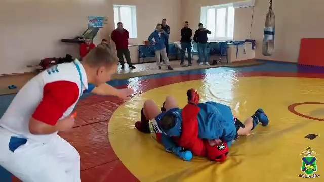 Полицейские из Уссурийска и Арсеньева сразились на ковре