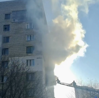 Мощный пожар произошёл в жилом доме в Большом Камне 