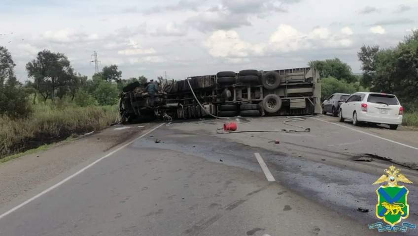 В Спасском округе столкновение грузовика и автомобиля привело к пожару