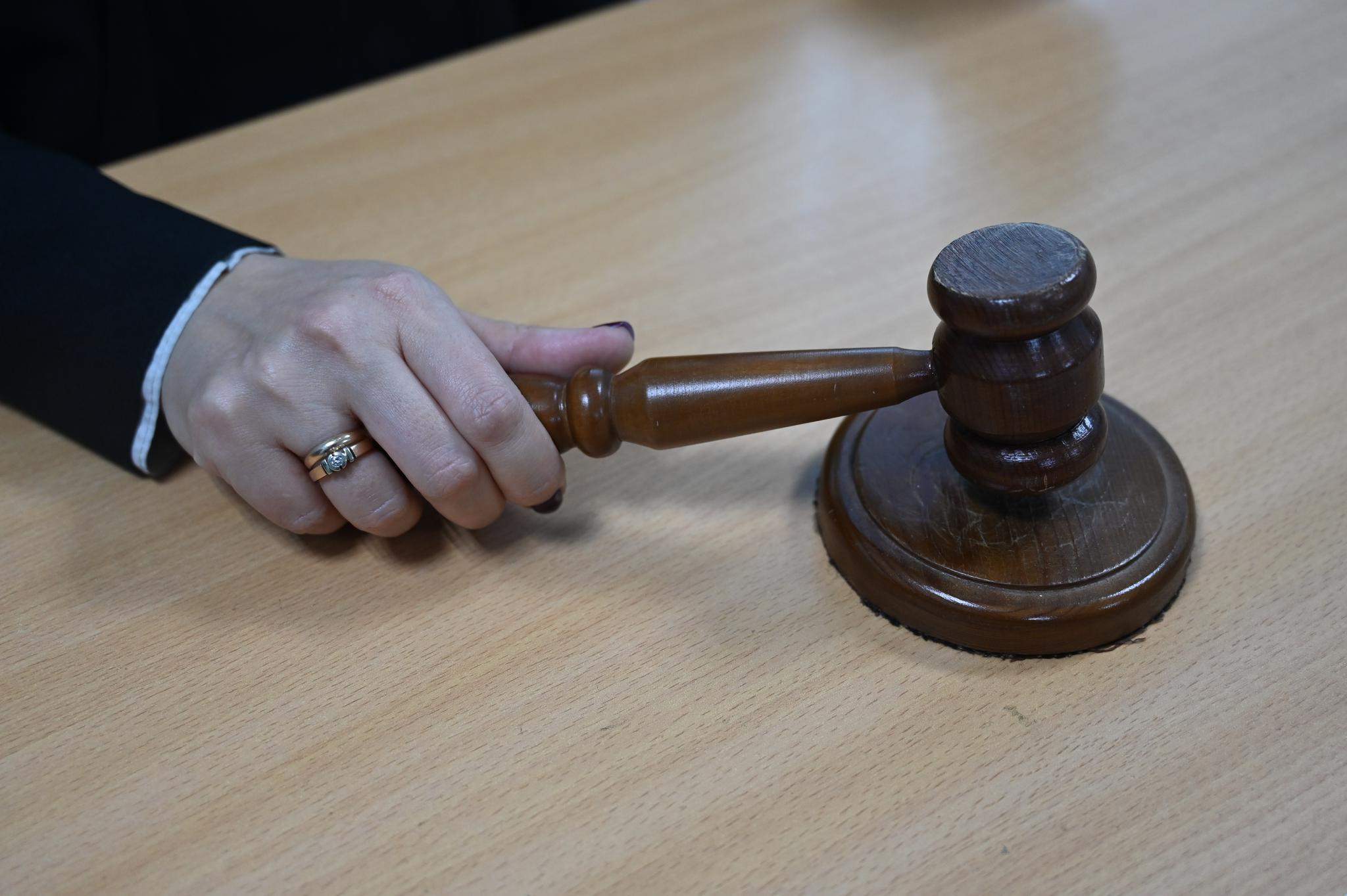 В Уссурийске детское любопытство обернулось судом для хозяйки заброшки