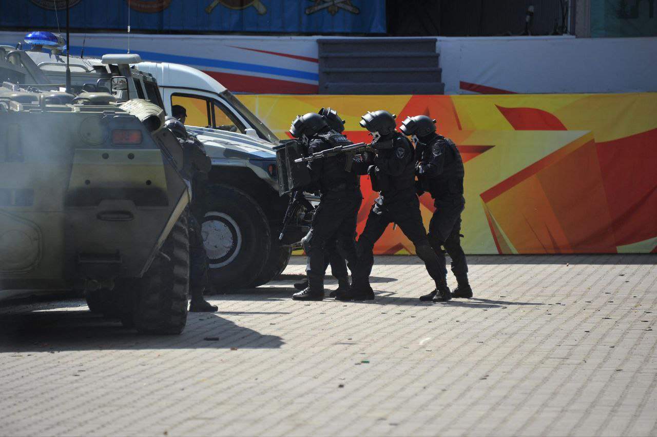 Жителей Партизанска предупреждают о силовиках и МЧС на улицах города 