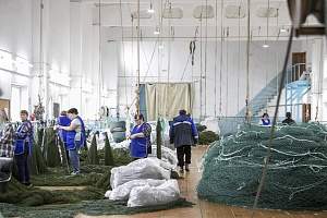 Встреча с коллективом фабрики орудий лова компании «Морское снабжение», посёлок Девятый Вал, Надеждинский район Приморского края 