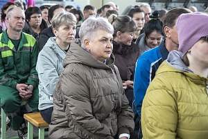 Встреча с коллективом фабрики орудий лова компании «Морское снабжение», посёлок Девятый Вал, Надеждинский район Приморского края 