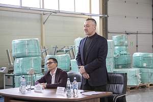 Встреча с коллективом фабрики орудий лова компании «Морское снабжение», посёлок Девятый Вал, Надеждинский район Приморского края 